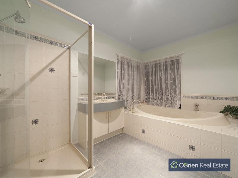 25 Beethoven Drive, Narre Warren South VIC 3805