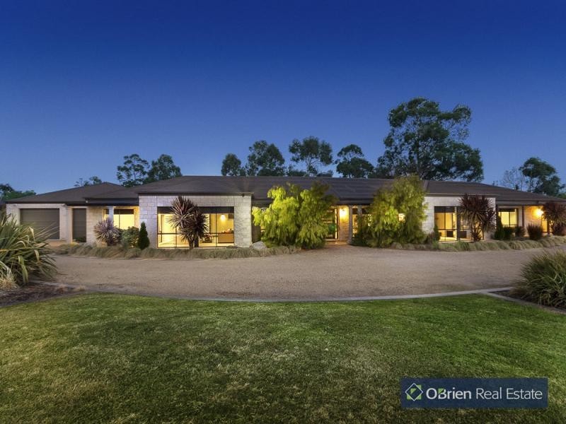 6-8 Lakes Boulevard, Pearcedale VIC 3912