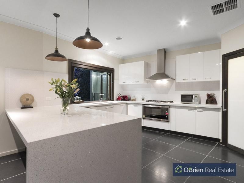 6-8 Lakes Boulevard, Pearcedale VIC 3912