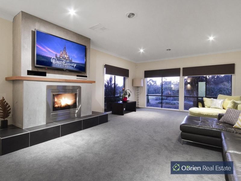 6-8 Lakes Boulevard, Pearcedale VIC 3912