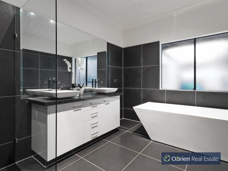 6-8 Lakes Boulevard, Pearcedale VIC 3912