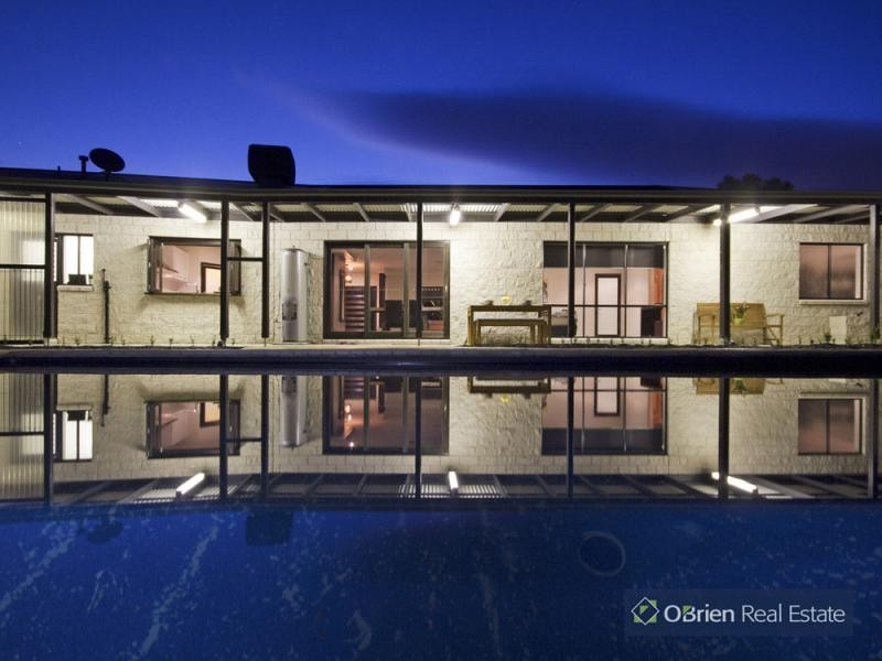 6-8 Lakes Boulevard, Pearcedale VIC 3912