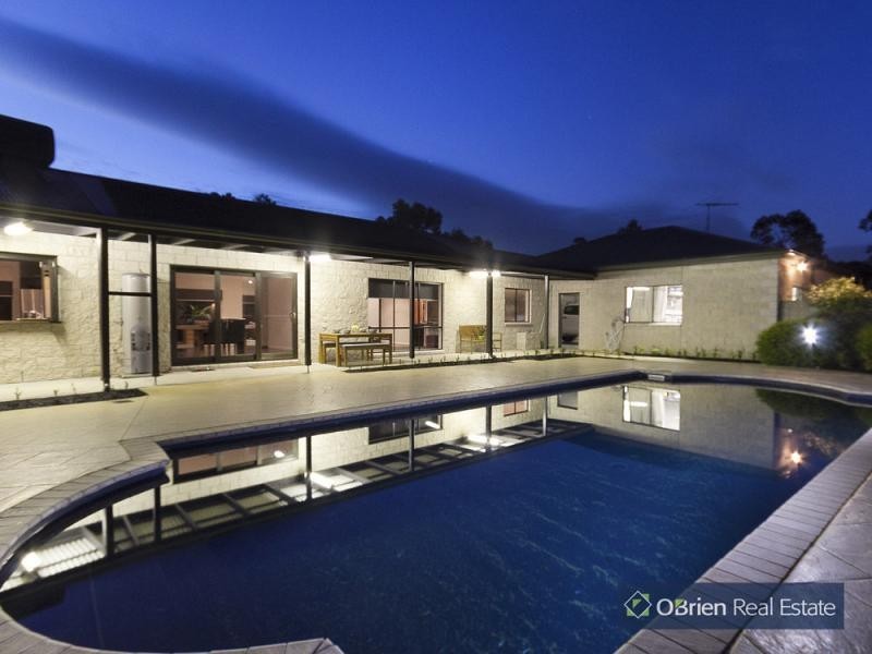 6-8 Lakes Boulevard, Pearcedale VIC 3912