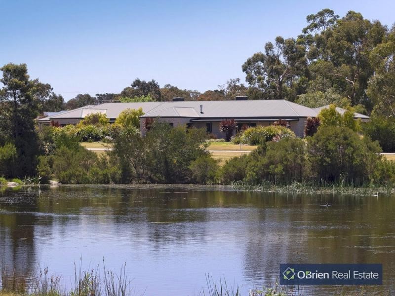 6-8 Lakes Boulevard, Pearcedale VIC 3912