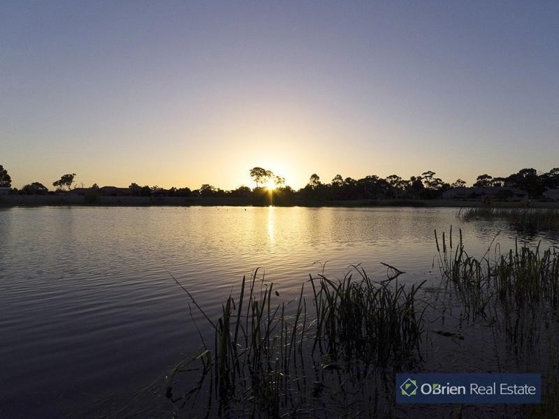 6-8 Lakes Boulevard, Pearcedale VIC 3912