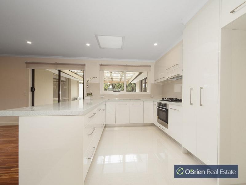 18 Coledale Close, Endeavour Hills VIC 3802
