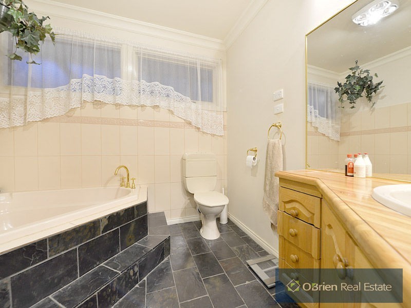 4 Huon Road, Belgrave Heights VIC 3160