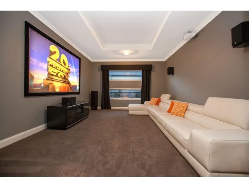 13 Whiteley Way, Pakenham VIC 3810