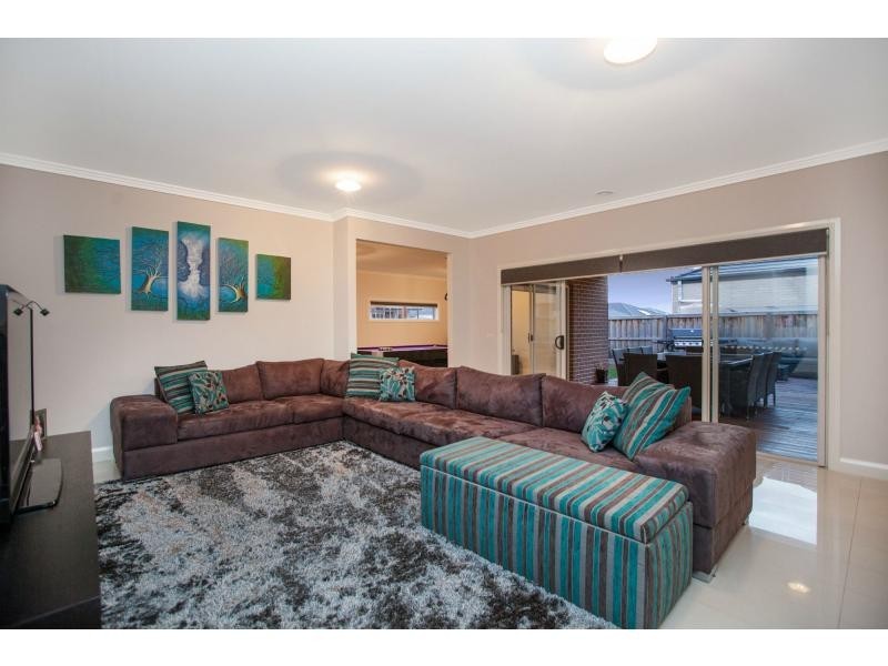 13 Whiteley Way, Pakenham VIC 3810