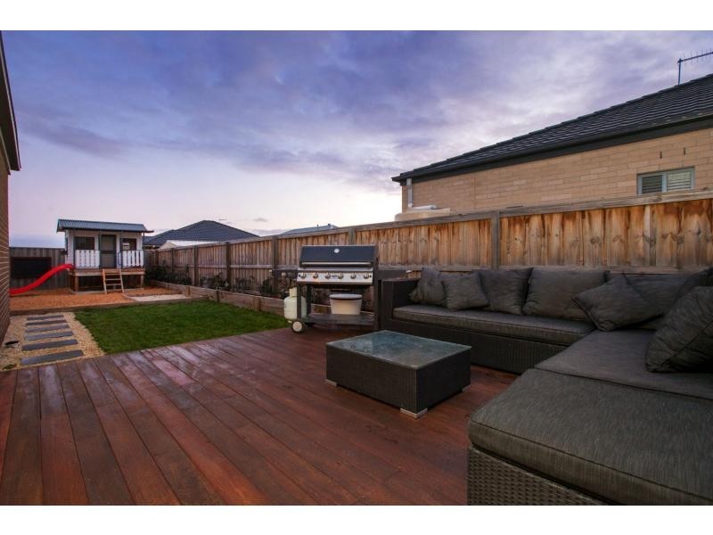 13 Whiteley Way, Pakenham VIC 3810