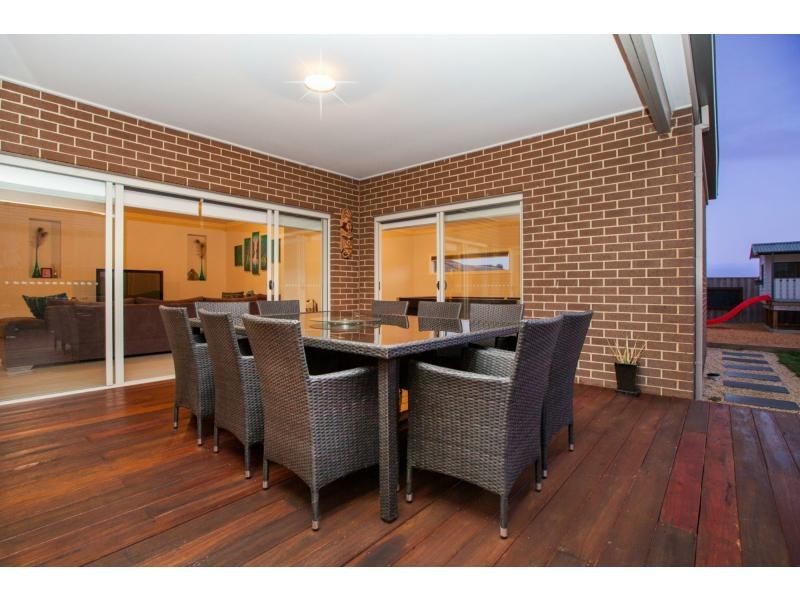 13 Whiteley Way, Pakenham VIC 3810