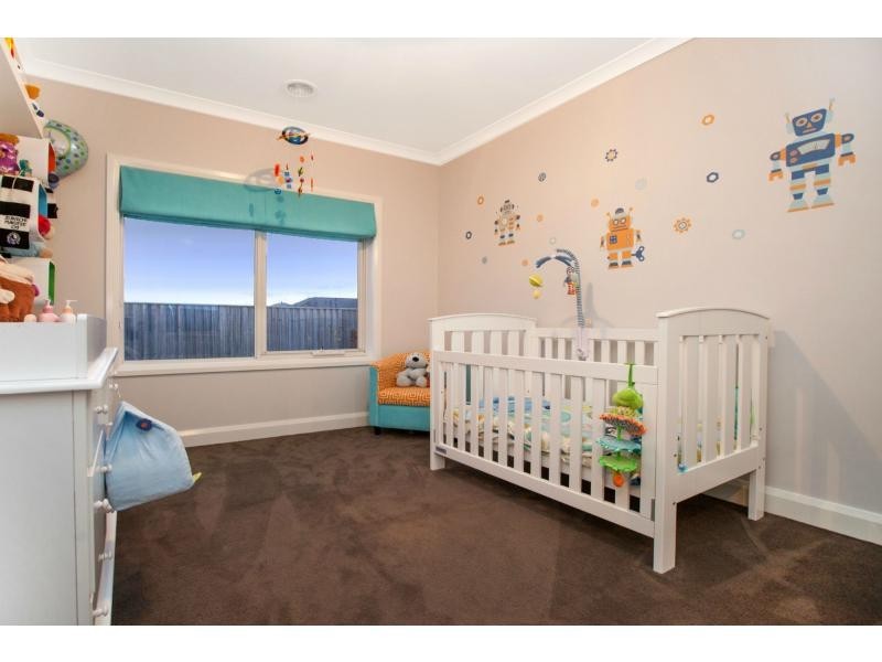 13 Whiteley Way, Pakenham VIC 3810