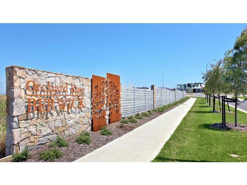 1 Carambola Place, Berwick VIC 3806