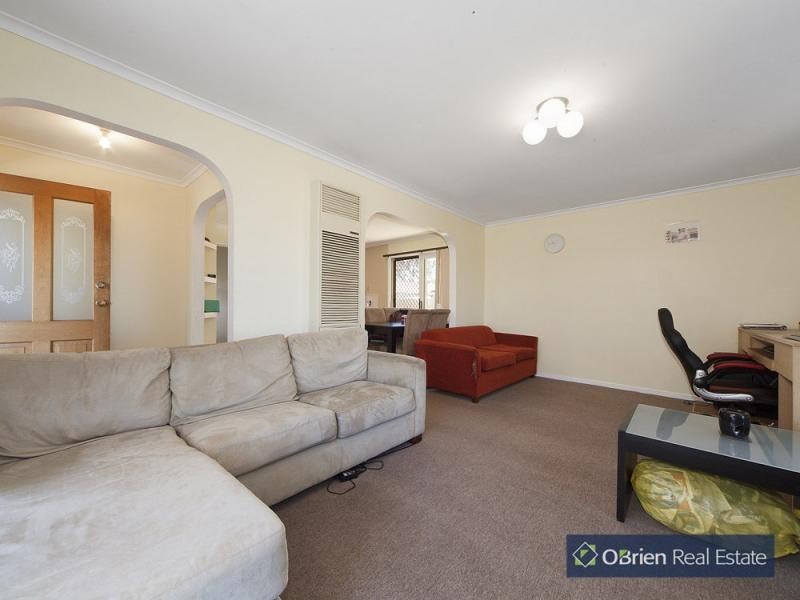 3 Elcan Avenue, Cranbourne West VIC 3977