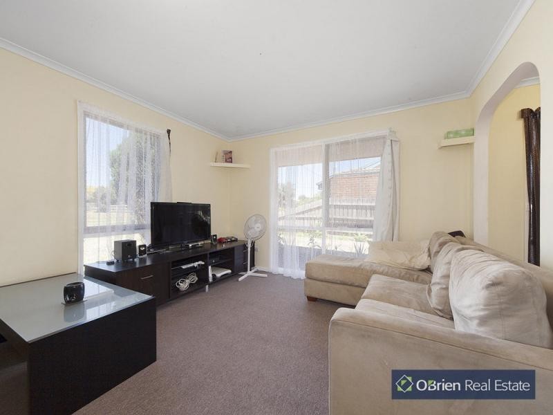 3 Elcan Avenue, Cranbourne West VIC 3977