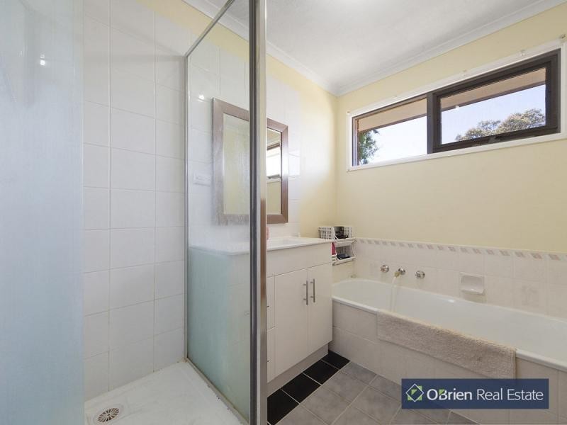 3 Elcan Avenue, Cranbourne West VIC 3977