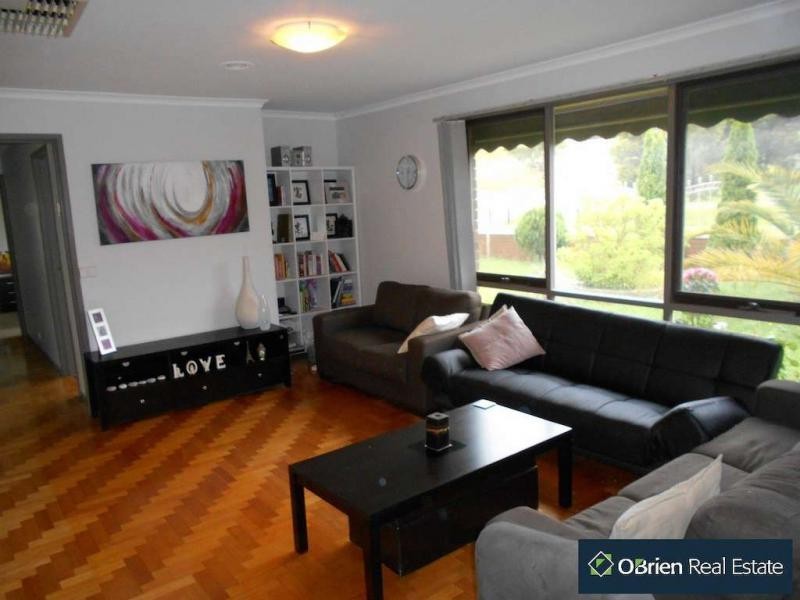 32 Girvan Circuit, Endeavour Hills VIC 3802