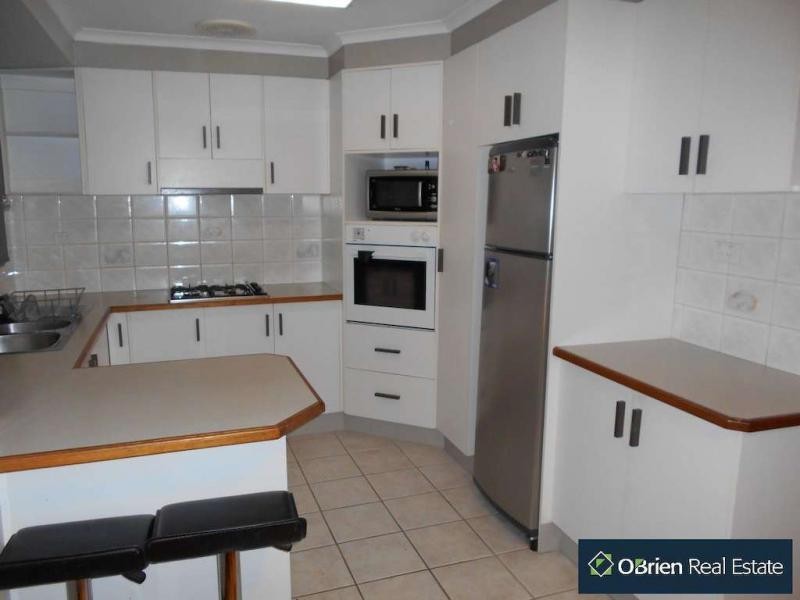 32 Girvan Circuit, Endeavour Hills VIC 3802