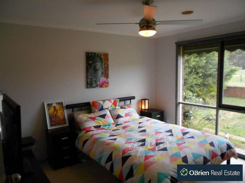 32 Girvan Circuit, Endeavour Hills VIC 3802