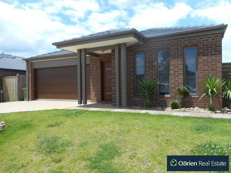 8 Hill Farm, Clyde VIC 3978