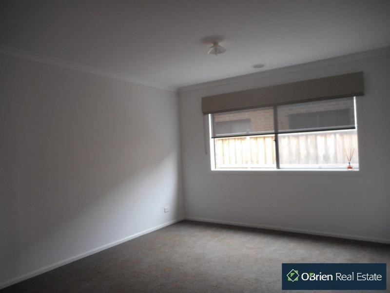 8 Hill Farm, Clyde VIC 3978