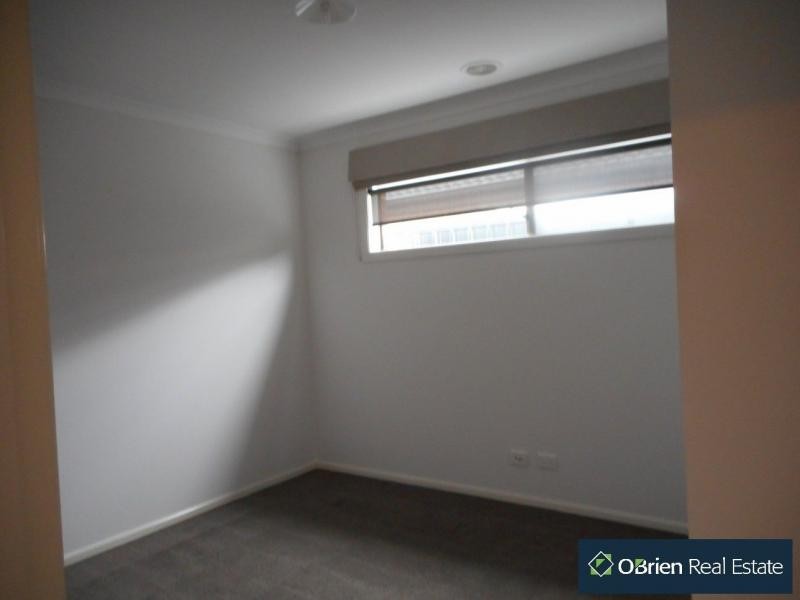 8 Hill Farm, Clyde VIC 3978