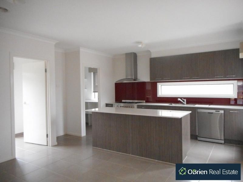 8 Hill Farm, Clyde VIC 3978