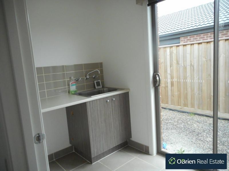 8 Hill Farm, Clyde VIC 3978