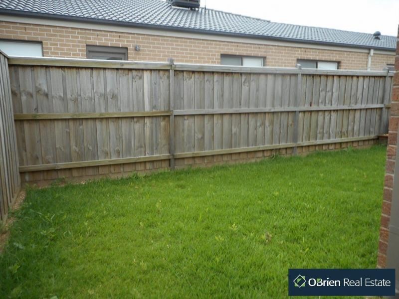 8 Hill Farm, Clyde VIC 3978