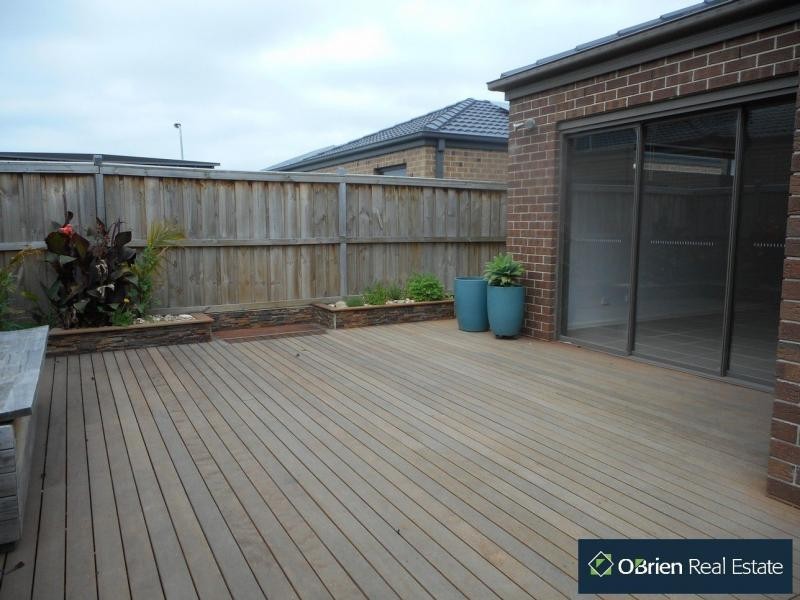 8 Hill Farm, Clyde VIC 3978