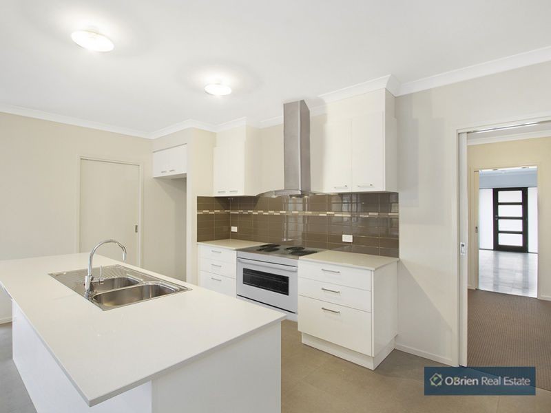 18 Park Central Avenue, Officer VIC 3809