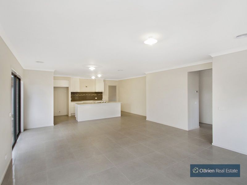 18 Park Central Avenue, Officer VIC 3809