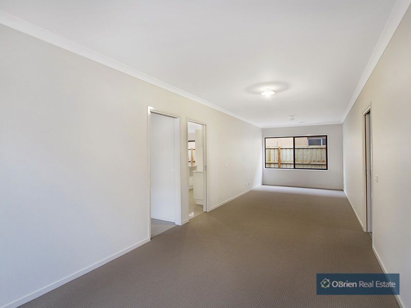 18 Park Central Avenue, Officer VIC 3809