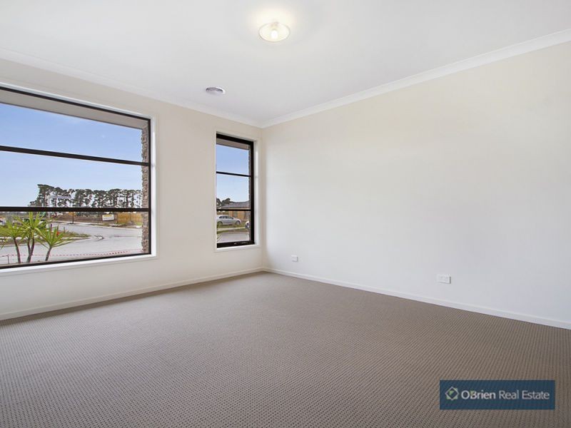 18 Park Central Avenue, Officer VIC 3809