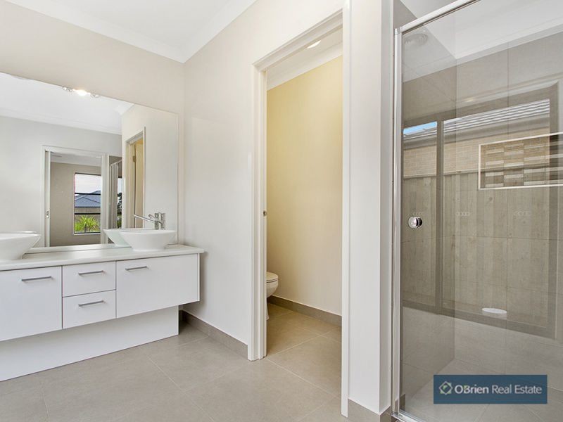 18 Park Central Avenue, Officer VIC 3809