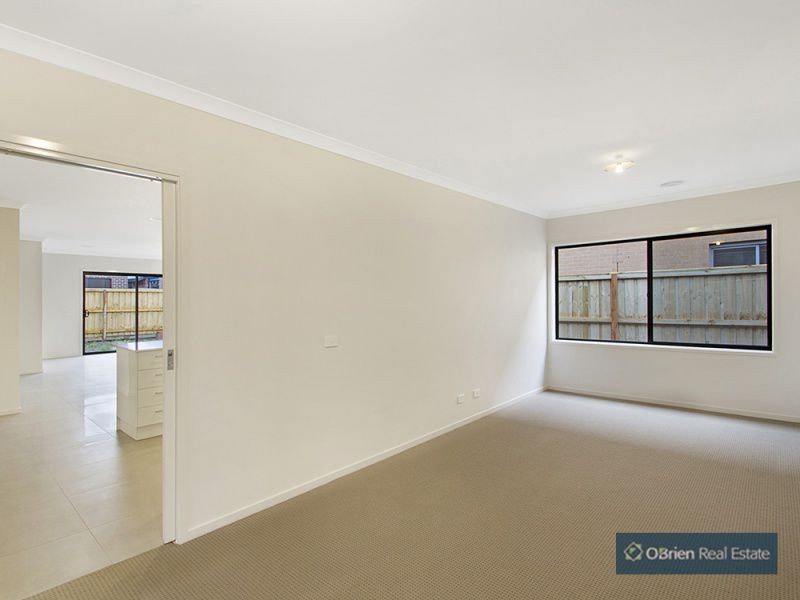 18 Park Central Avenue, Officer VIC 3809