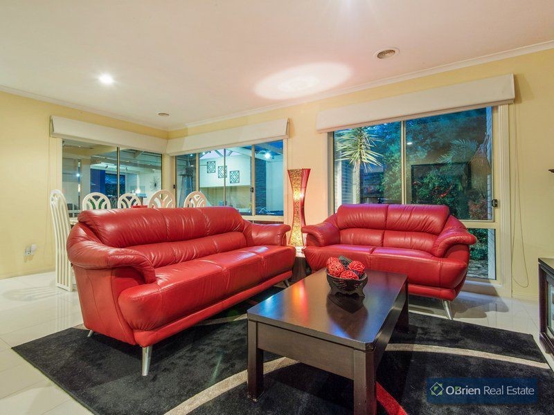 4 Ernest Crescent, Narre Warren South VIC 3805