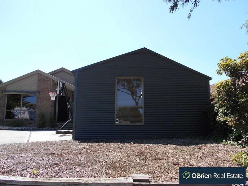 12 Rupertswood Drive, Narre Warren South VIC 3805