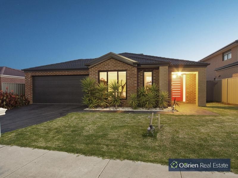 11 Beauchamp Way, Hunt Club, Cranbourne East VIC 3977