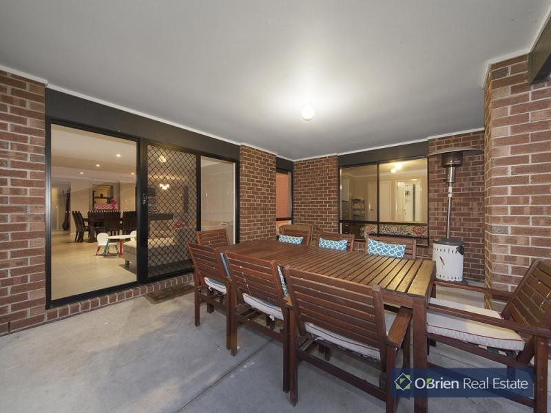 11 Beauchamp Way, Hunt Club, Cranbourne East VIC 3977