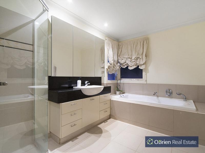 2 Sunnybank Close, Lysterfield South VIC 3156