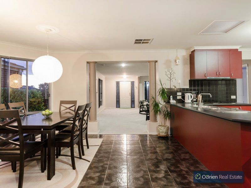 5 Larne Close, Berwick VIC 3806