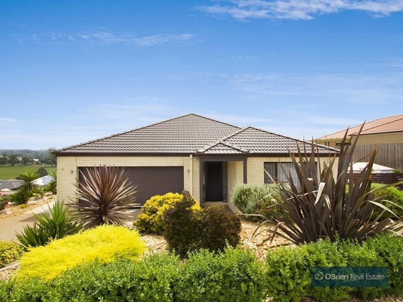 16 Mayfair Drive, Drouin VIC 3818