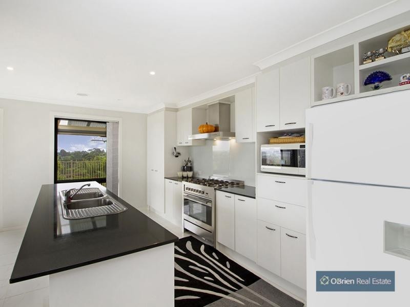 16 Mayfair Drive, Drouin VIC 3818