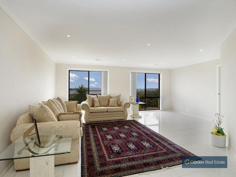 16 Mayfair Drive, Drouin VIC 3818