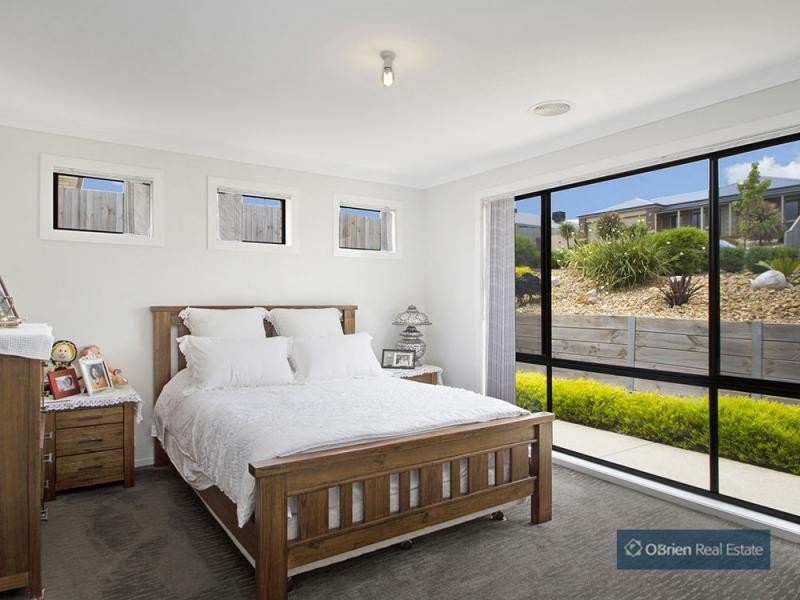 16 Mayfair Drive, Drouin VIC 3818
