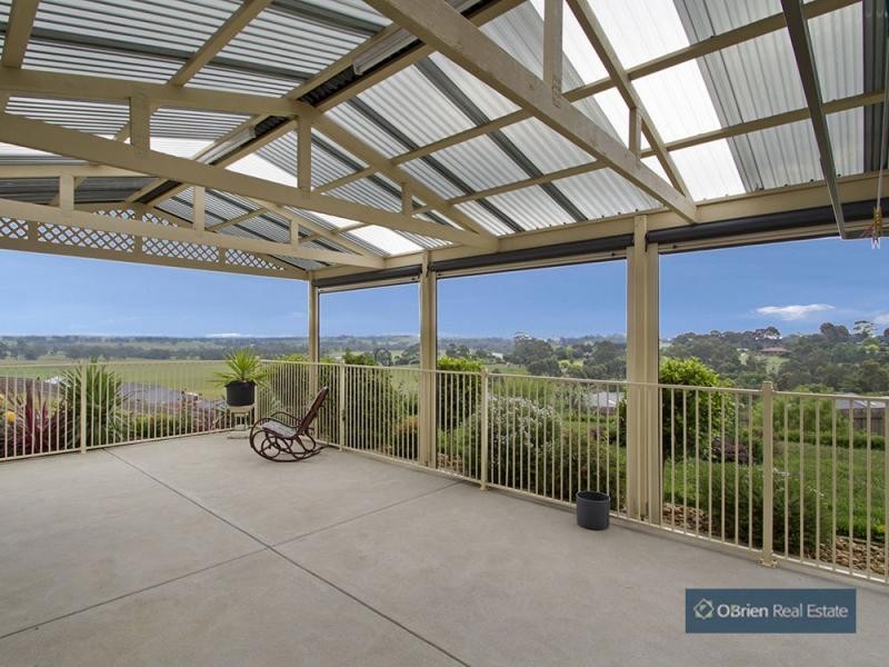 16 Mayfair Drive, Drouin VIC 3818