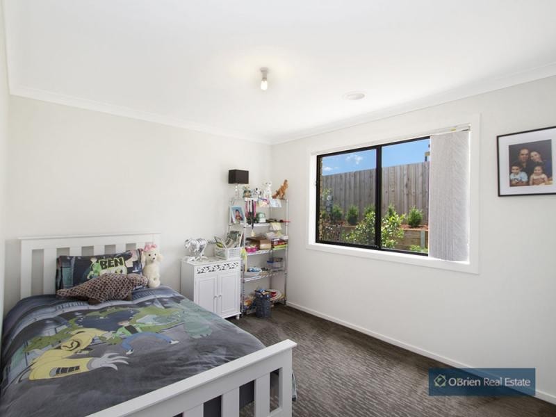16 Mayfair Drive, Drouin VIC 3818