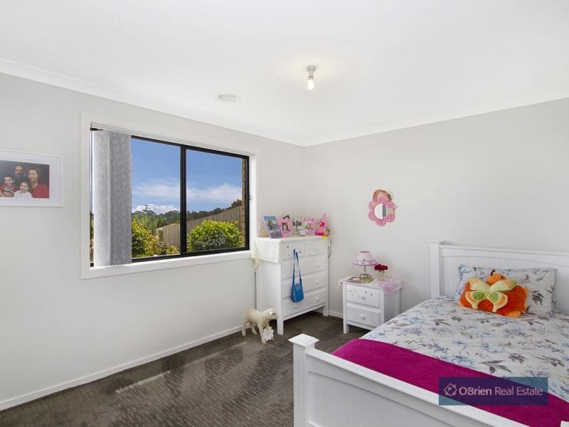 16 Mayfair Drive, Drouin VIC 3818