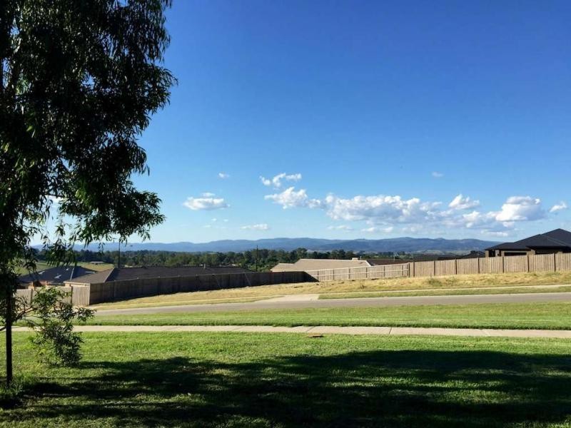 2 Penfold Place, Drouin VIC 3818